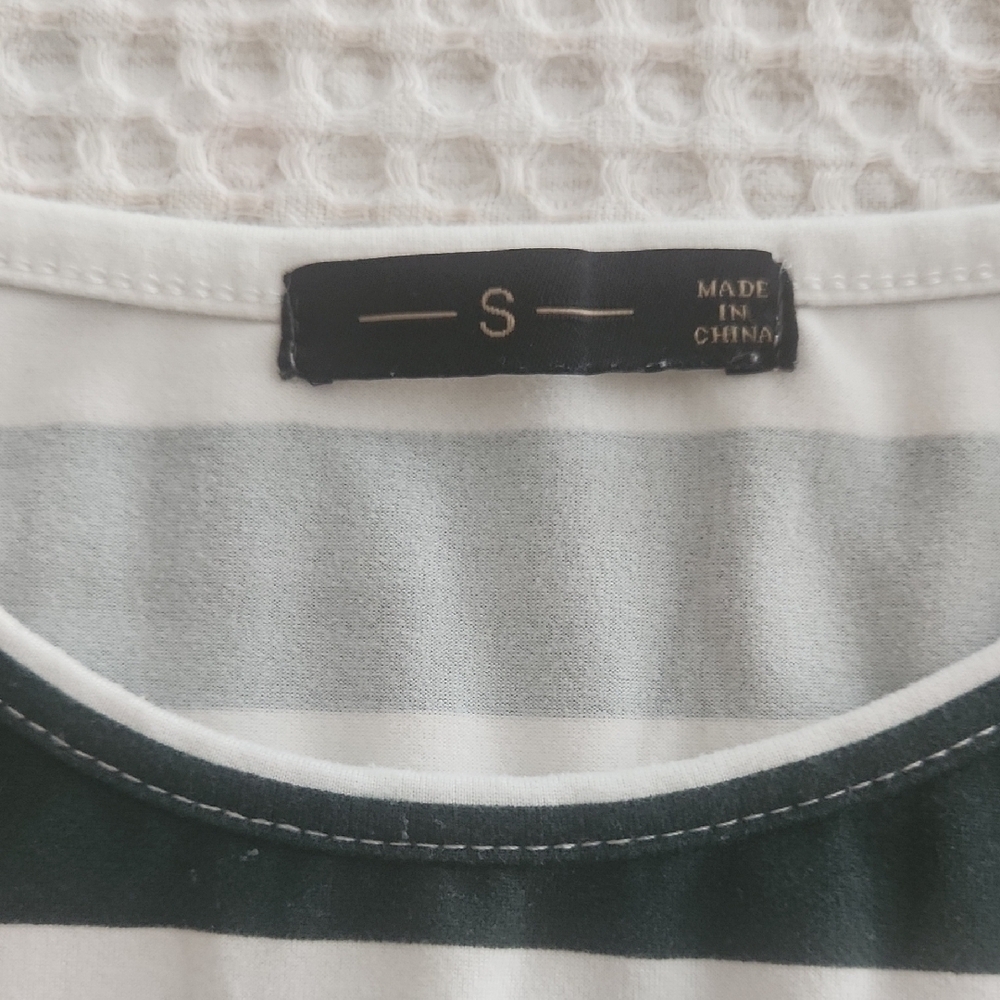 Chic Striped Top - Picture 2 of 5